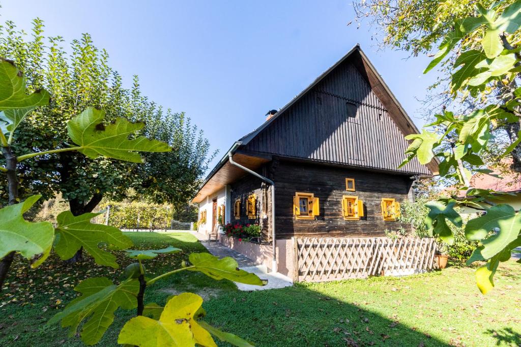 Zahrada ubytování Das Ferienhaus mit Sauna! Neu renoviertes "Liebler Heimathaus" mit Sauna aus Zirben-Altholz, einer "Styrian Whisky Relaxing Lounge" sowie großer Panoramaterrasse!