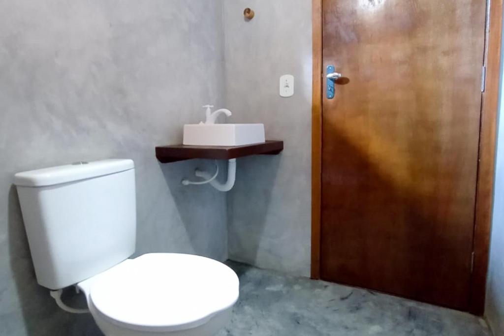 Chalé 03 Itaipu Vale da Colina Niteróiにあるバスルーム