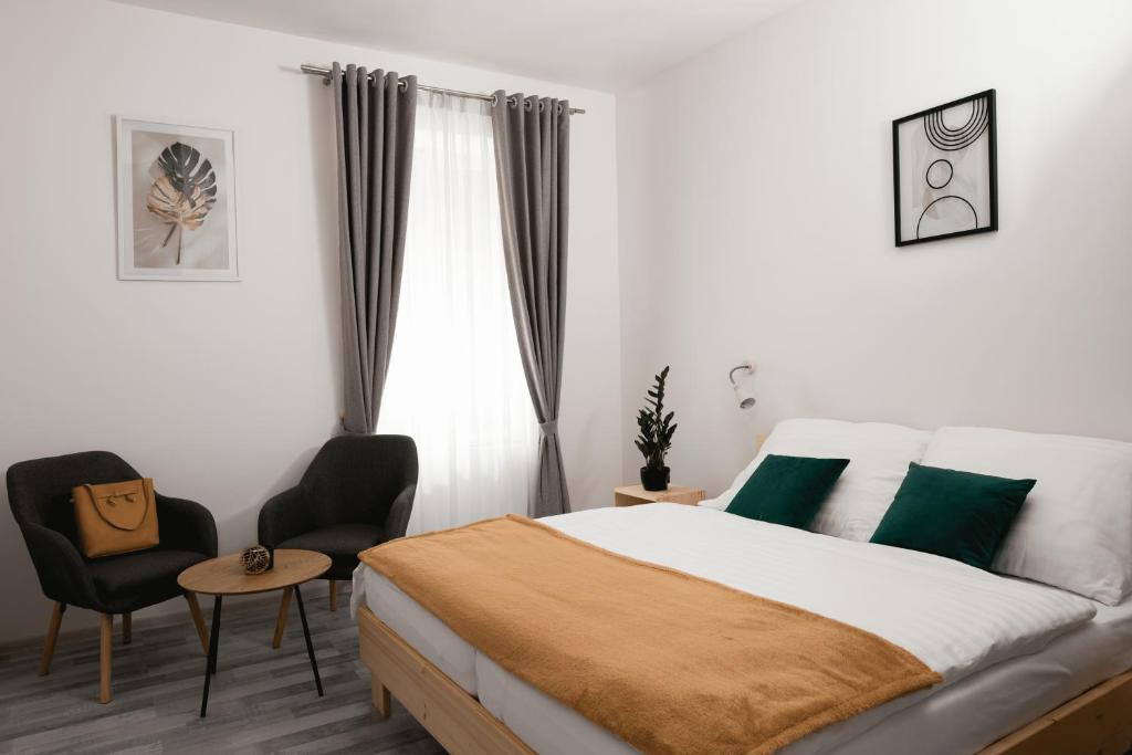 Postel nebo postele na pokoji v ubytování Penzion MOVEINN