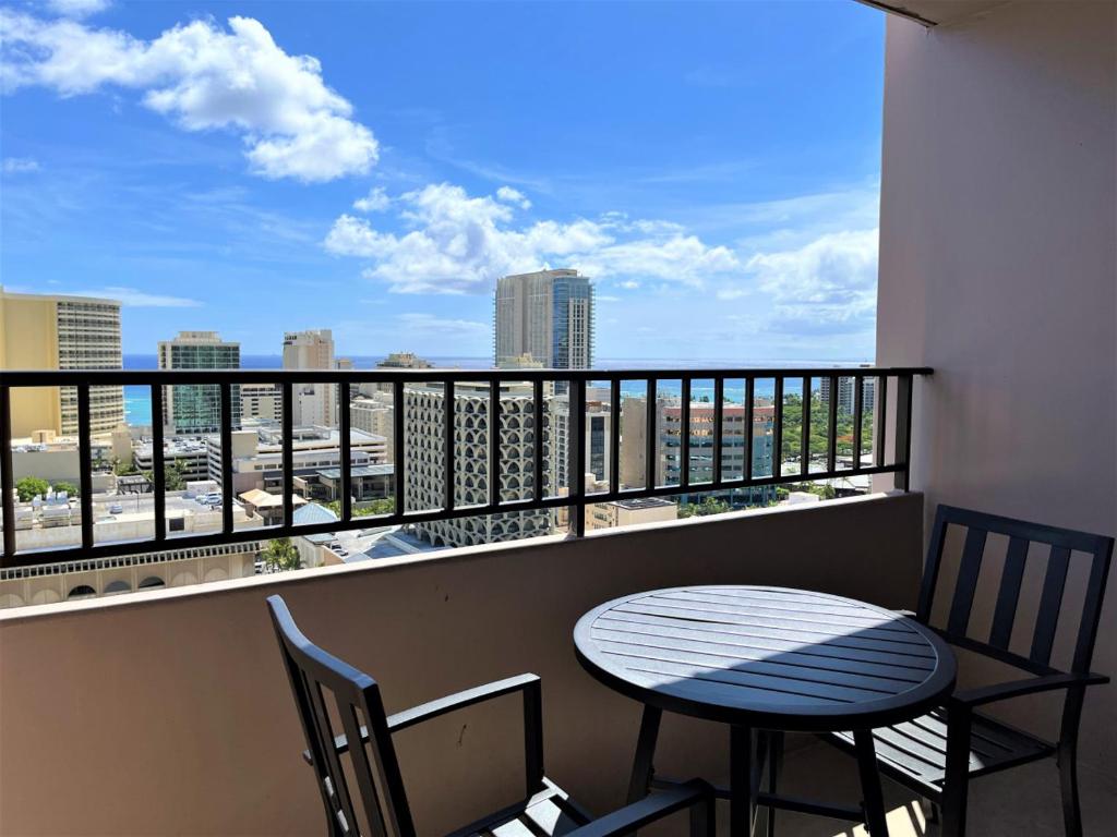 Royal Kuhio 2309 - Spacious Studio with Stunning Ocean Views in the Heart of Waikiki!_1
