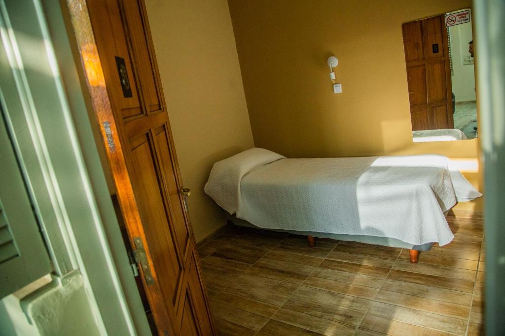 Hotel Anmara - Eenpersoonskamer Met Een Eigen Badkamer