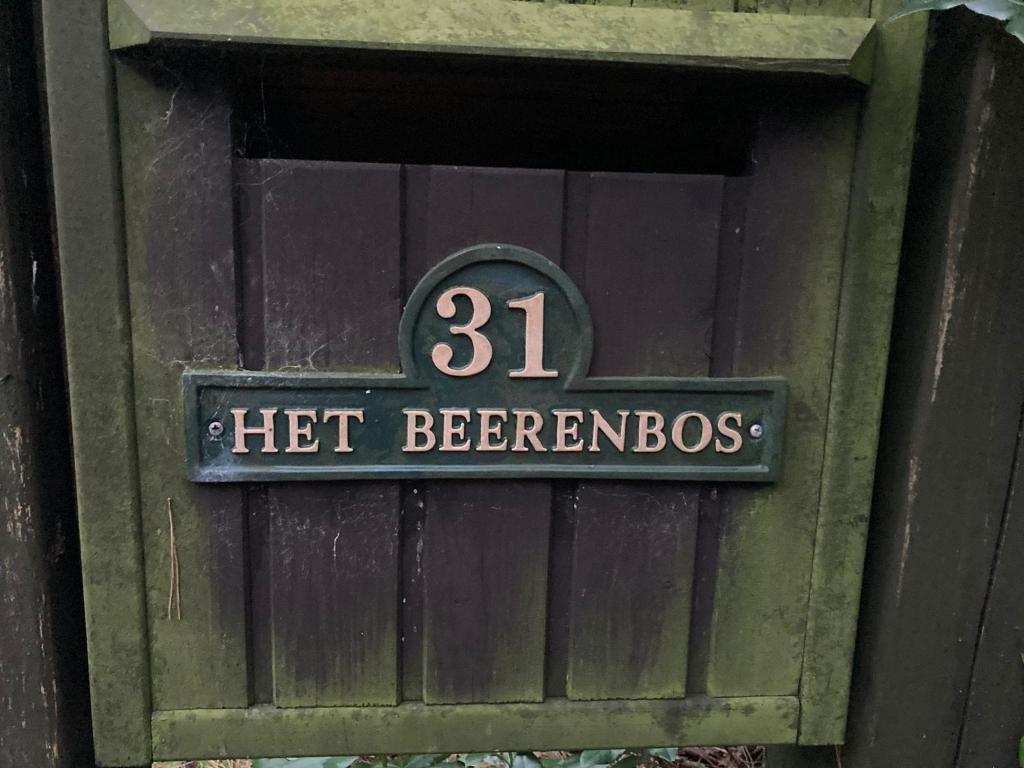 a sign on a wooden door with the number beemerbos at Tranquil bungalow in Lille with garden in Lille