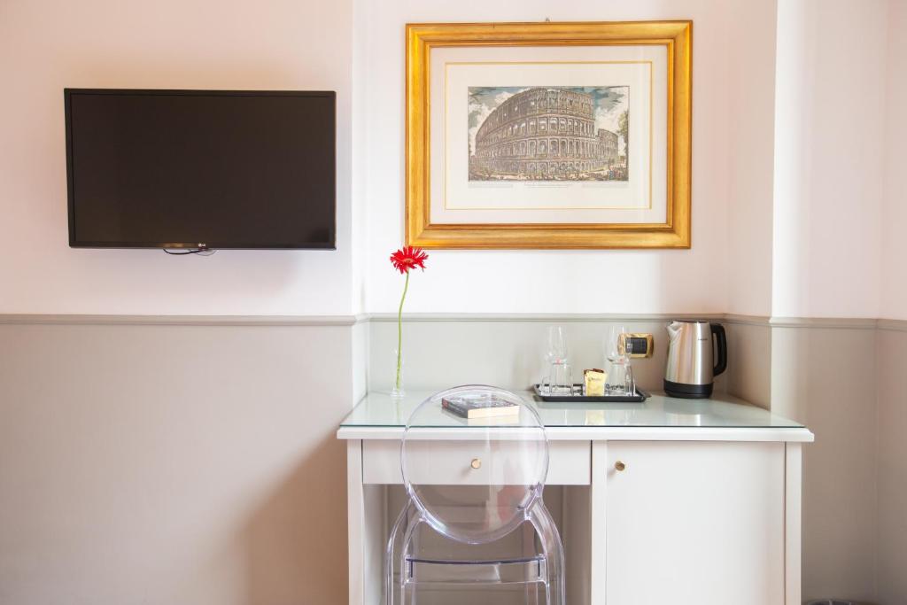 A television and/or entertainment centre at Duelle Vatican Suite