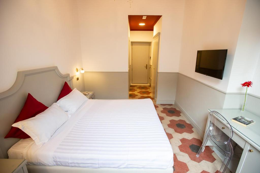 A bed or beds in a room at Duelle Vatican Suite