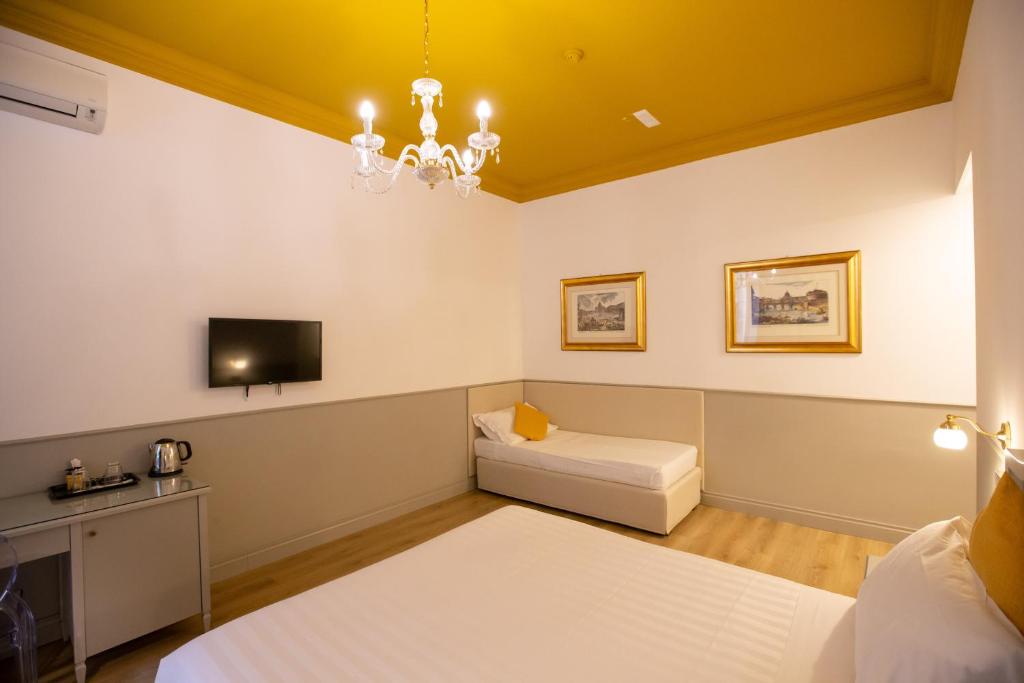 A bed or beds in a room at Duelle Vatican Suite