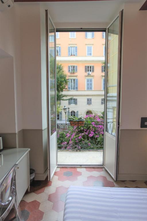 A balcony or terrace at Duelle Vatican Suite