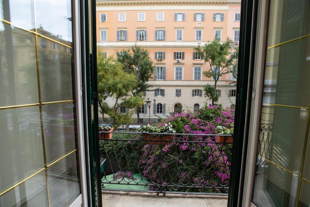 A balcony or terrace at Duelle Vatican Suite
