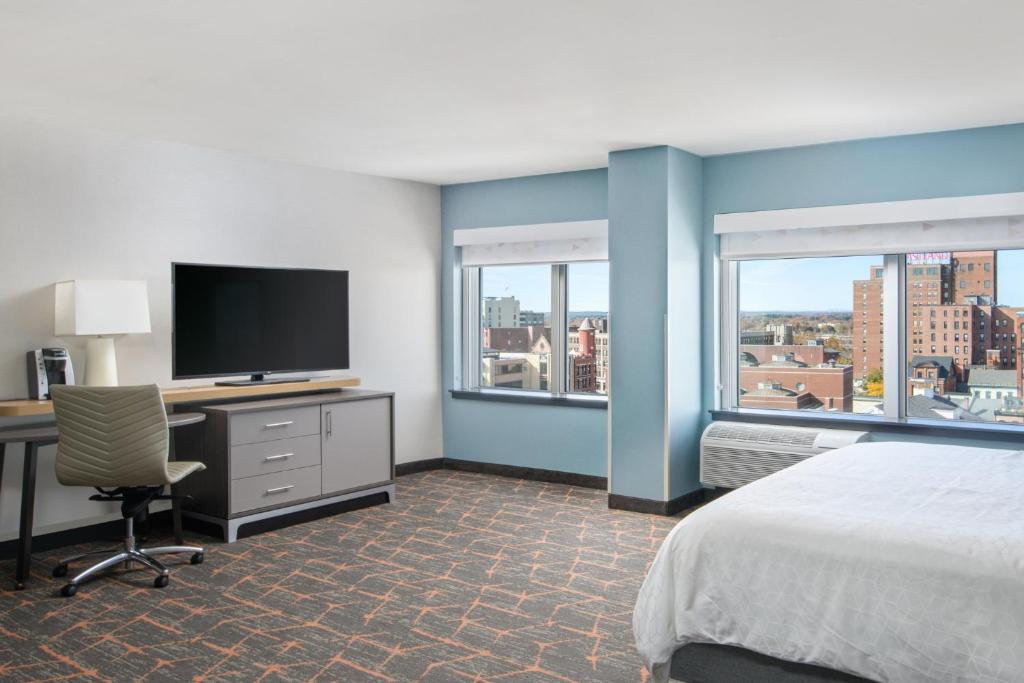 Holiday Inn Portland-By the Bay, an IHG Hotel - 