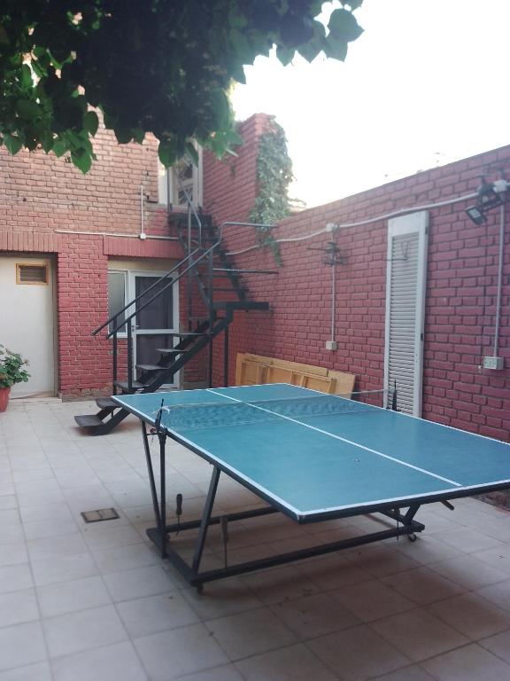 Stolní tenis v ubytování Mora Hostel nebo okolí