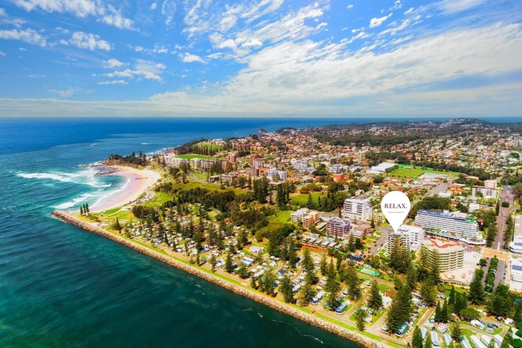 - une vue aérienne sur la ville et l'océan dans l'établissement Tasman 15, à Port Macquarie
