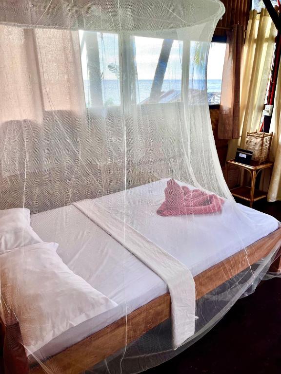Postel nebo postele na pokoji v ubytování Amami Beachfront Villa with Private Beach