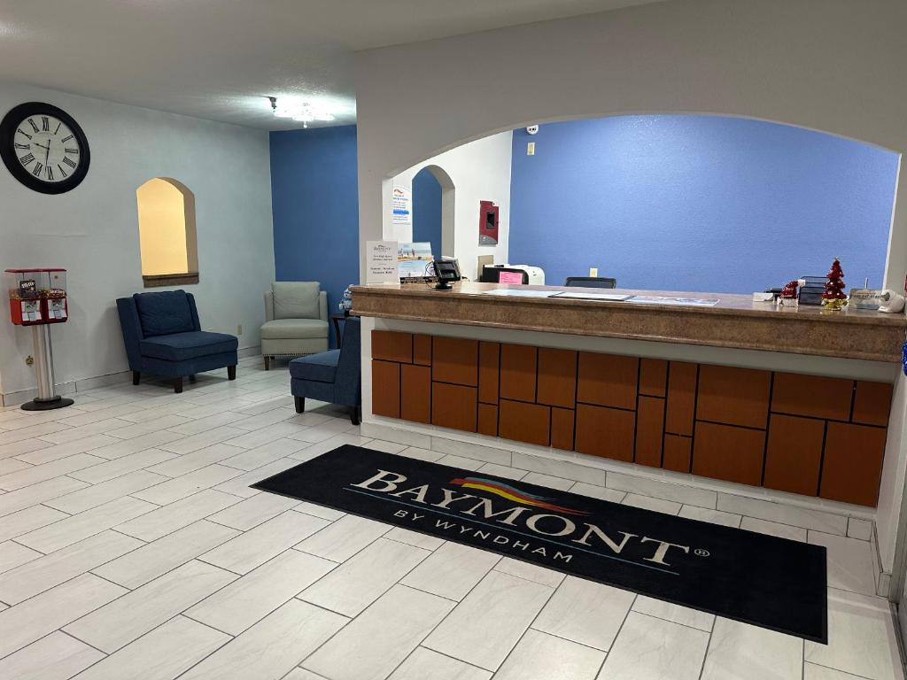 a lobby with a bar at a barmont hospital at Baymont by Wyndham Omaha SW in Omaha