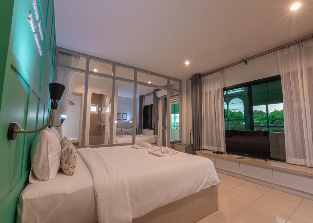 Tiny Krabi Hotel - Deluxe King Room