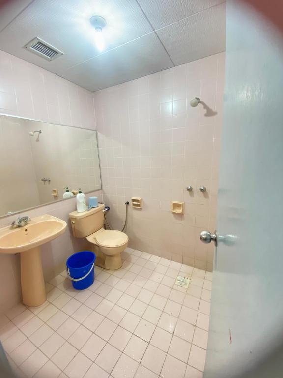 Koupelna v ubytování The regency Tanjung Tuan Private Unit homestay Seaview