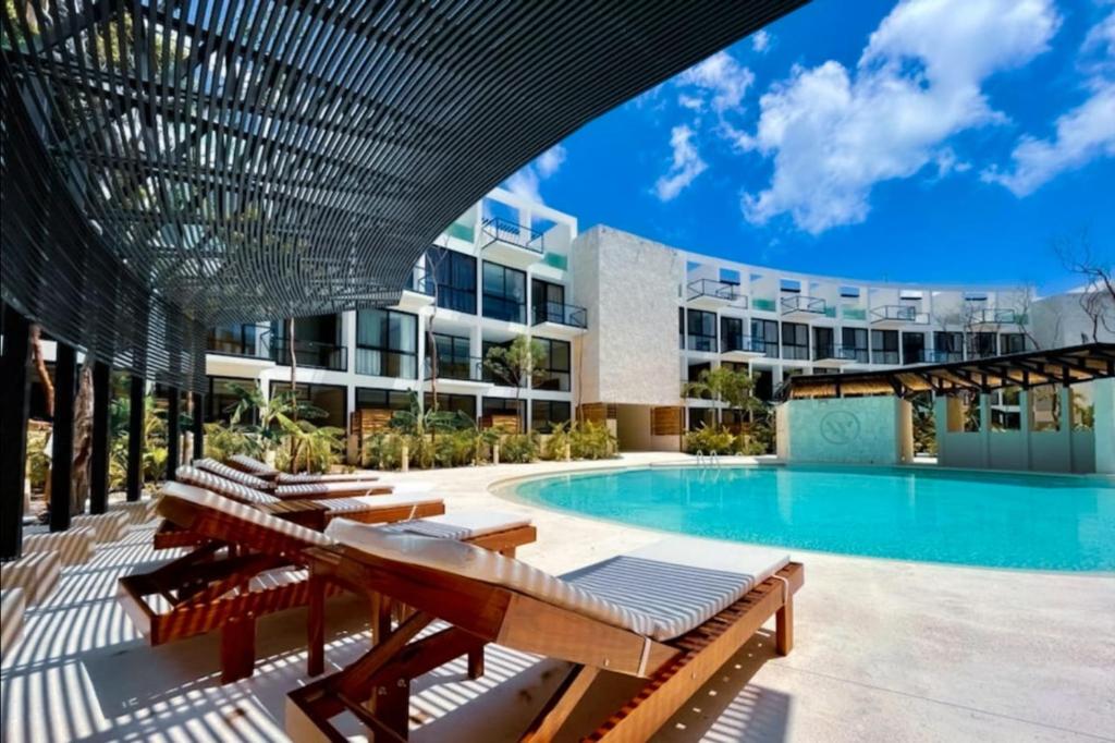 Bazén v ubytování The Waves Tulum by BNB Experience nebo v jeho okolí