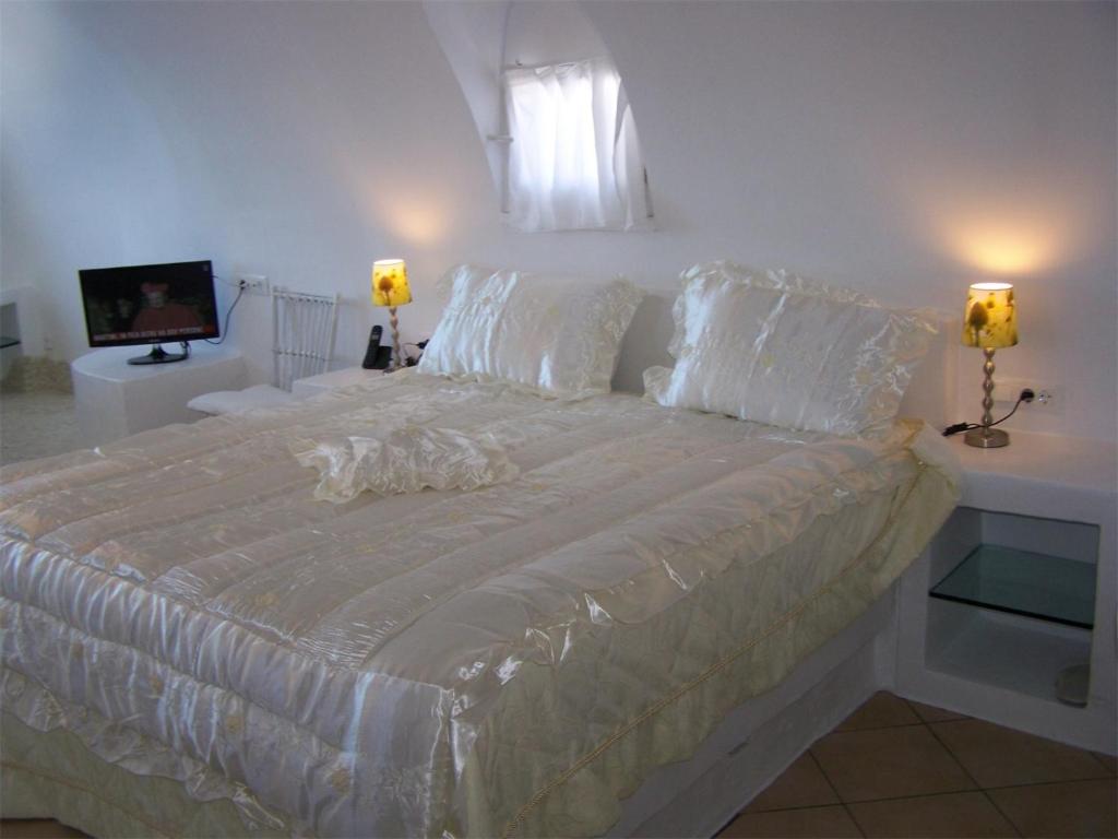Postel nebo postele na pokoji v ubytování Caldera View Private Villa