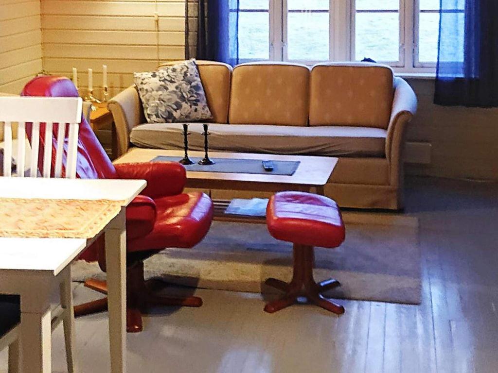 Posezení v ubytování Two-Bedroom Holiday home in Gravdal 1