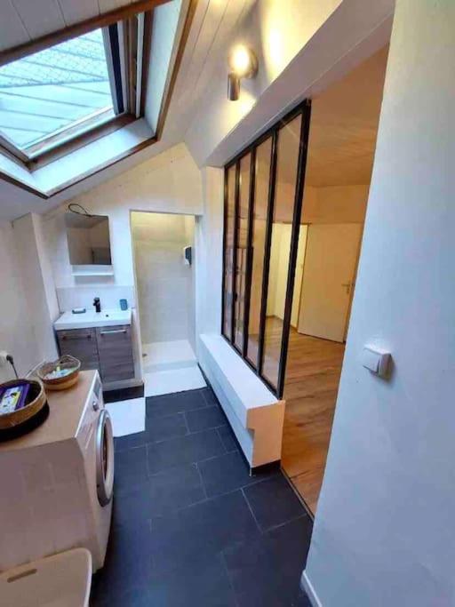 Kuchyňa alebo kuchynka v ubytovaní Appartement proche des remparts