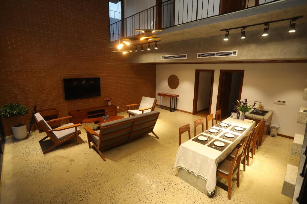 Μια τηλεόραση ή/και κέντρο ψυχαγωγίας στο VEDANA VILLAS RESORT NINH BÌNH