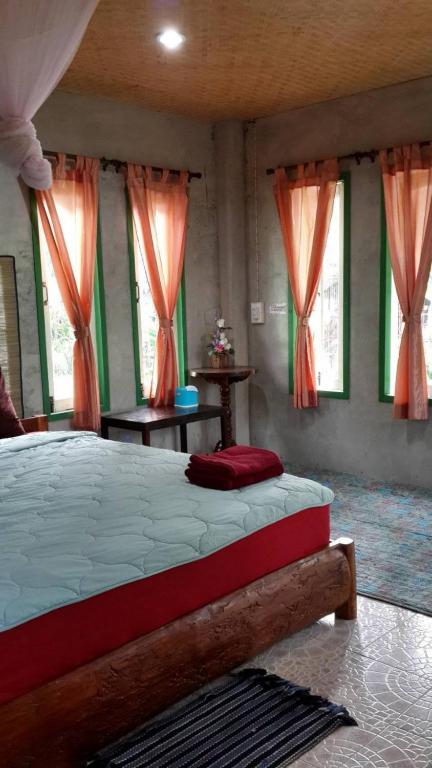 Postel nebo postele na pokoji v ubytování Rainbow House Pai