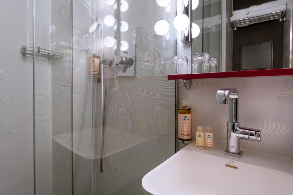 Hôtel La Parizienne - Proche Montparnasse - Resim 38