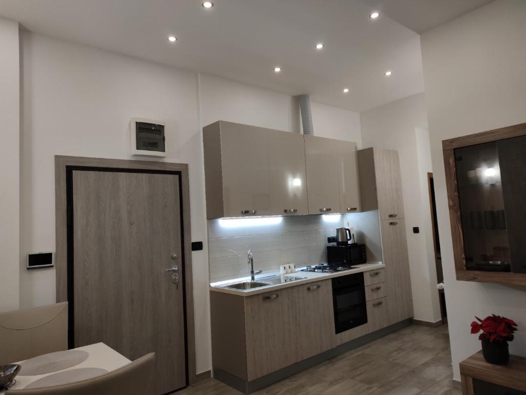 Kuchnia lub aneks kuchenny w obiekcie Apartments Battistutti - Free Private Parking