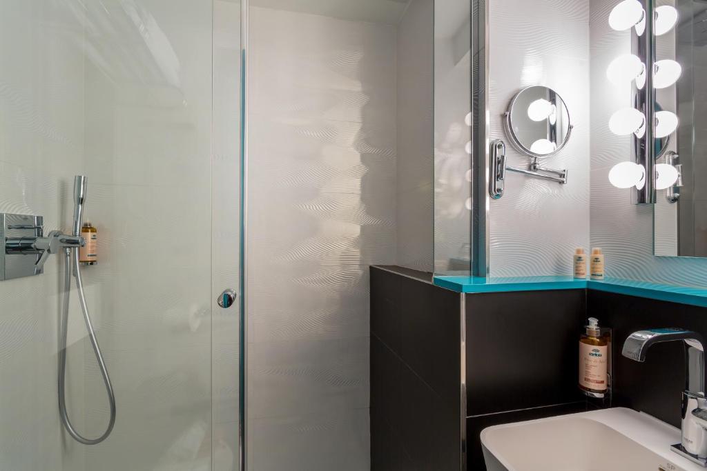 Hôtel La Parizienne - Proche Montparnasse - Resim 32