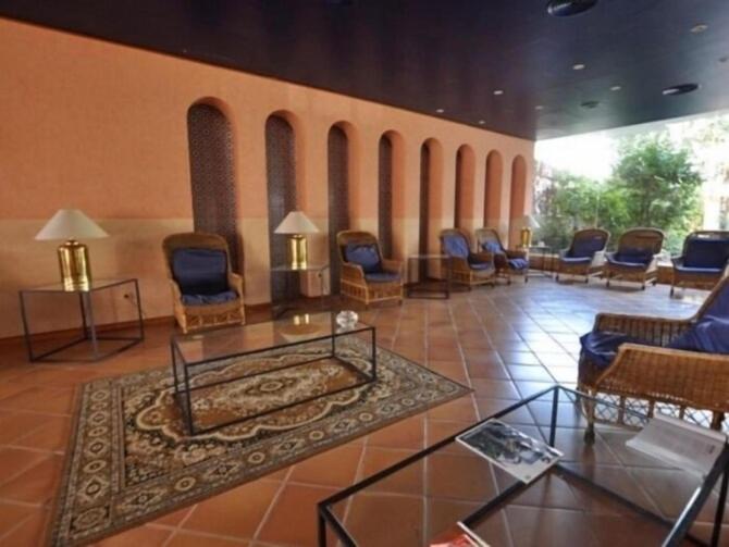 A seating area at Royal Marine playa calme et cosy