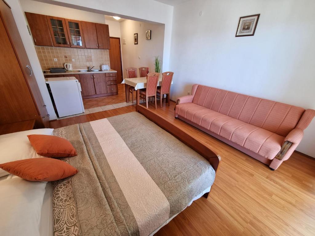 Kuchyňa alebo kuchynka v ubytovaní Apartments CHIARA