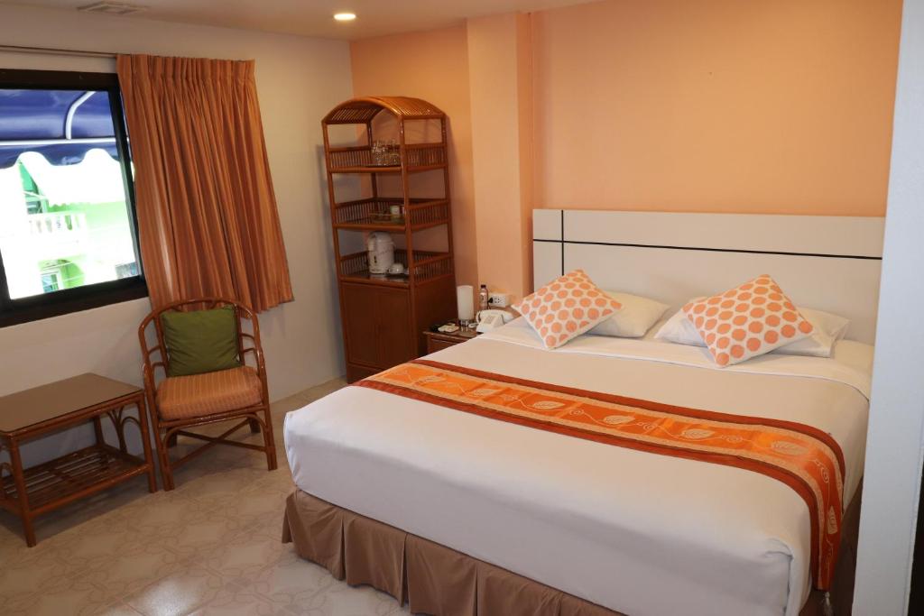 Postel nebo postele na pokoji v ubytování Summer Breeze Hotel