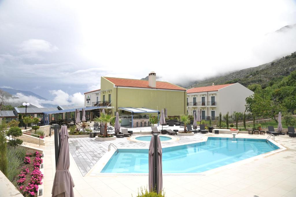 Nespecifikovaný výhled na hory nebo výhled na hory při pohledu z hotelu