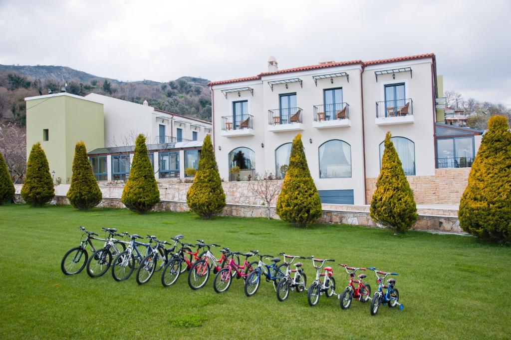 Jízda na kole v ubytování Alexander Mountain Resort nebo okolí