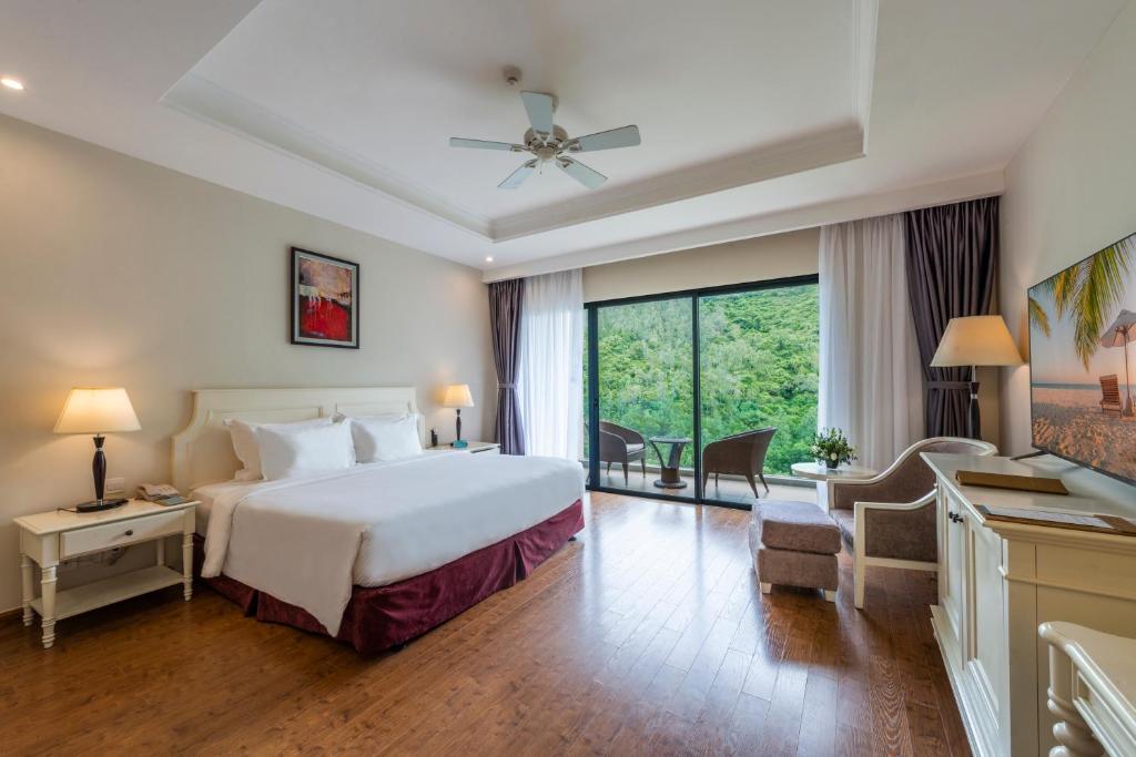 Phòng Deluxe Giường Cỡ King - Quyền Vào Cửa Công viên VinWonders