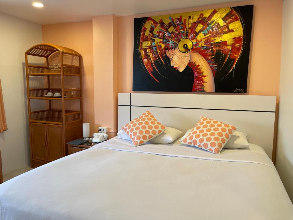 Postel nebo postele na pokoji v ubytování Summer Breeze Hotel