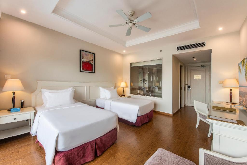 Phòng Deluxe 2 Giường Đơn - Vé Vào Công Viên Giải Trí VinWonders