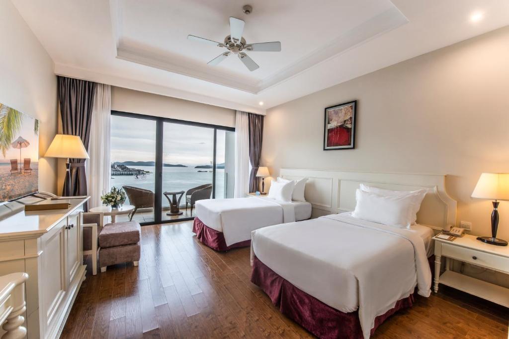 Phòng Deluxe 2 Giường Đơn Hướng Biển - Quyền Sử Dụng Công Viên VinWonders