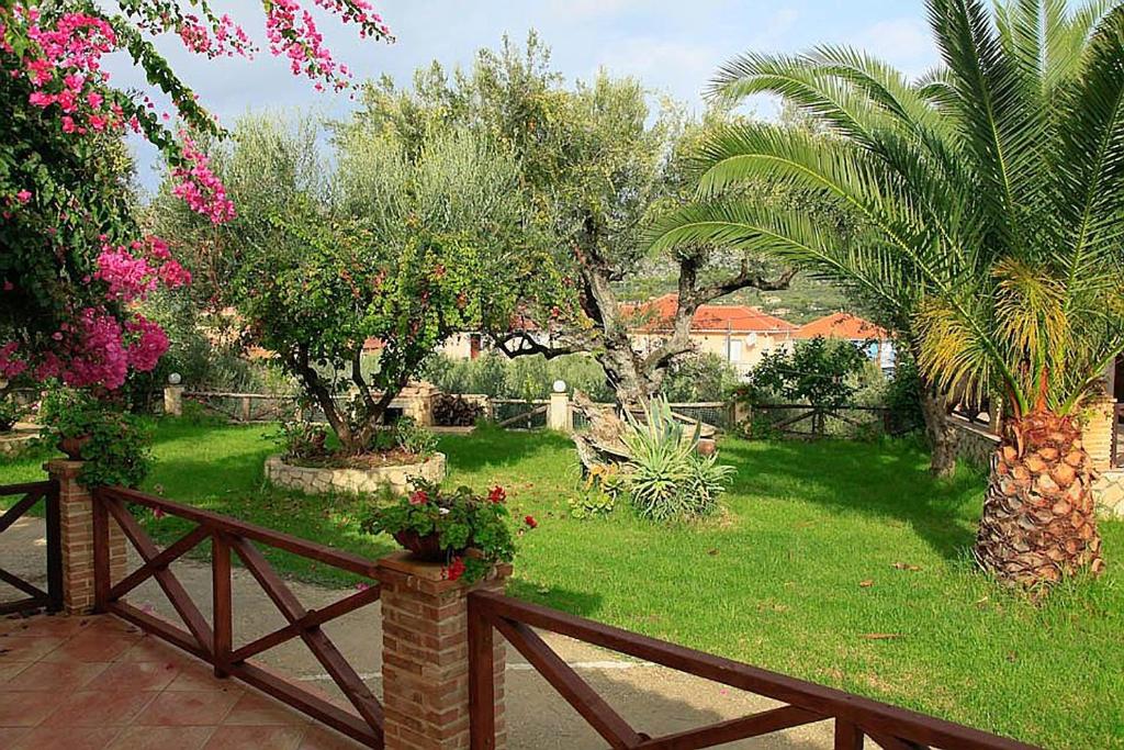 Zahrada ubytování Yannis' Village