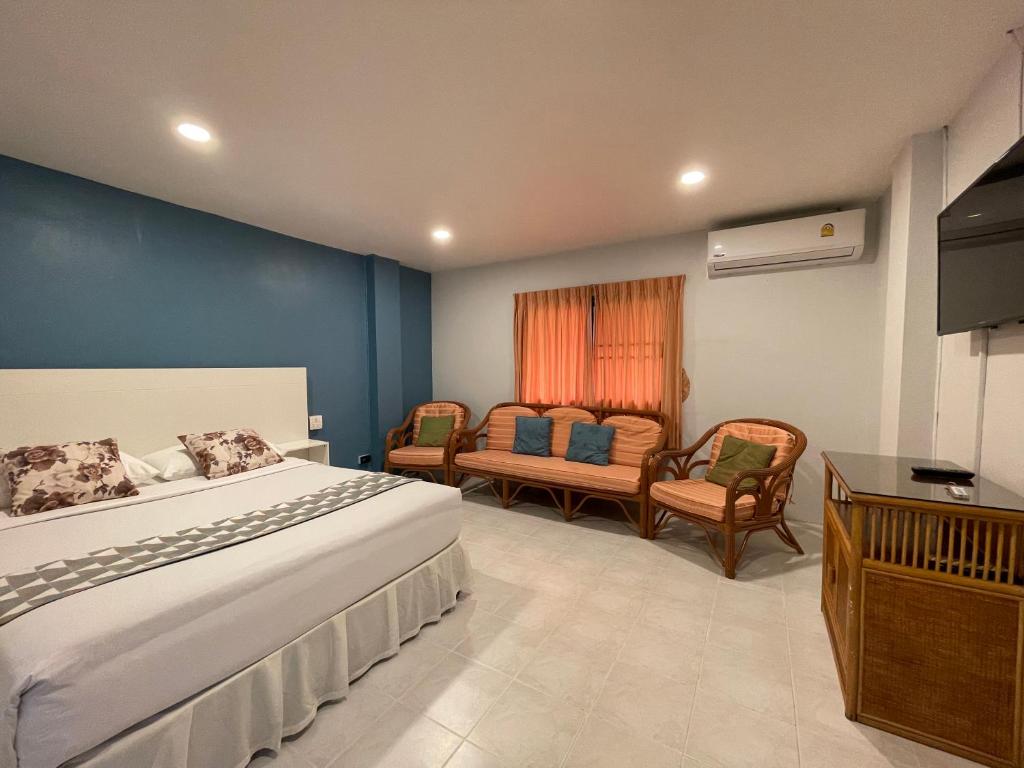 Postel nebo postele na pokoji v ubytování Summer Breeze Hotel