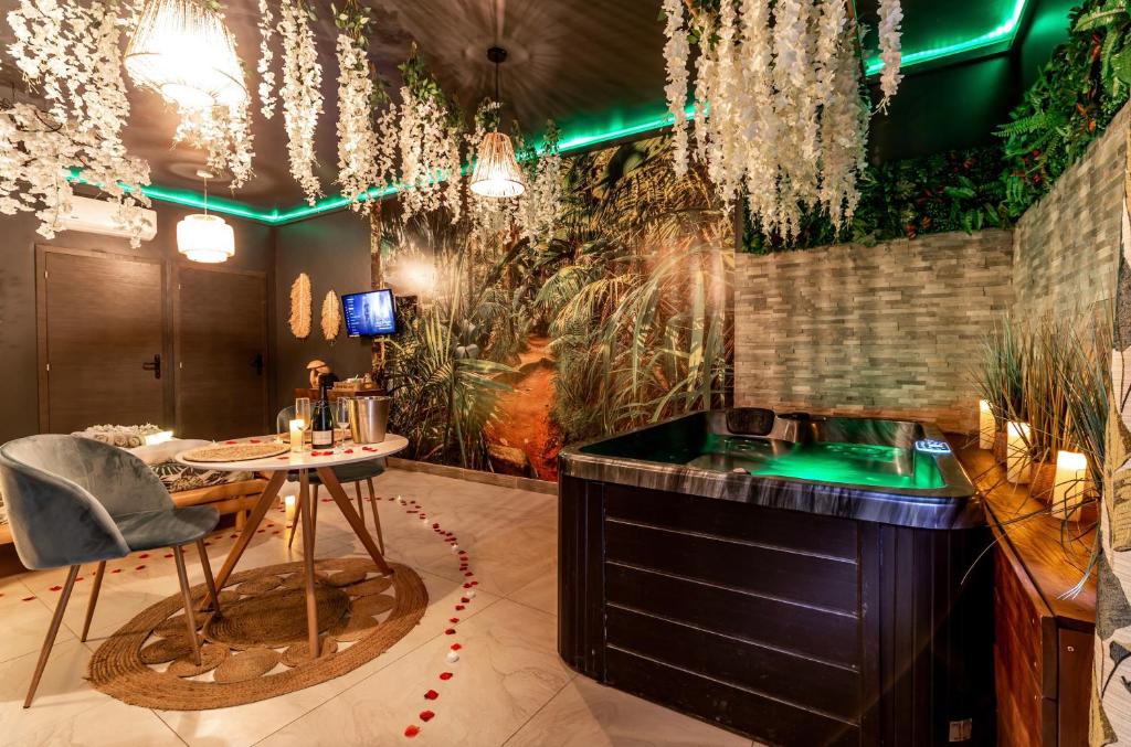 Fotografie z fotogalerie ubytování Sweet Uni'vert Jacuzzi v destinaci Le Breuil