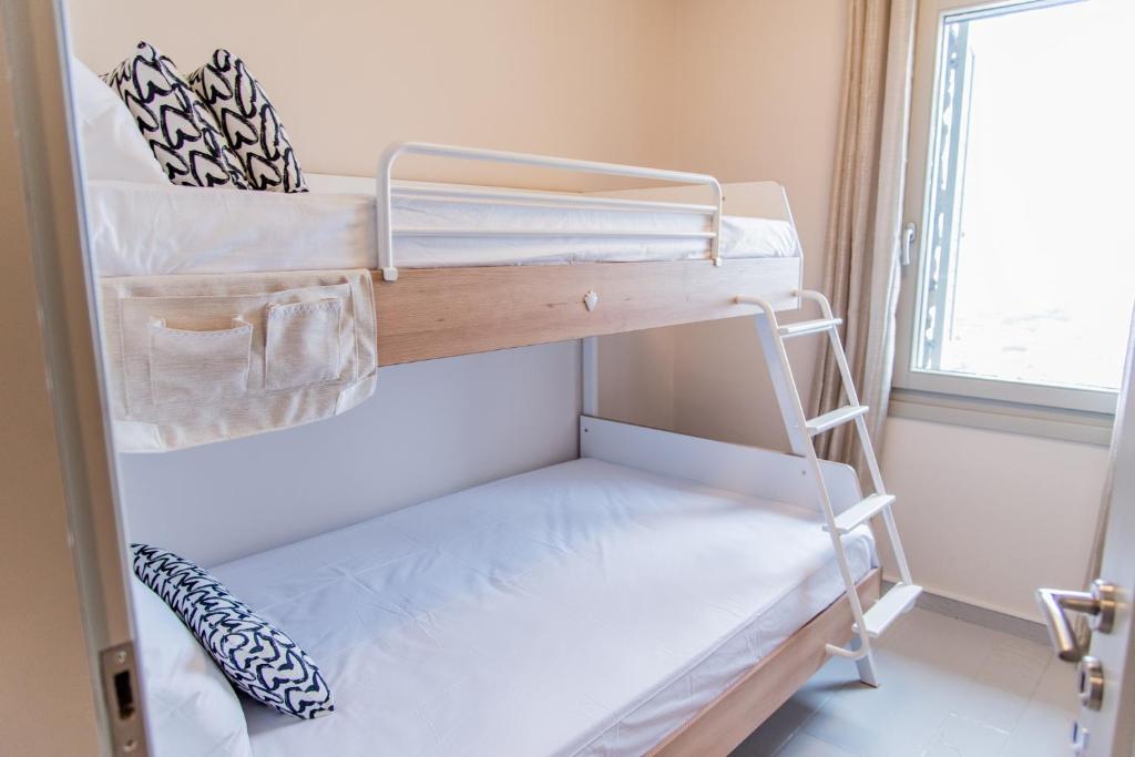 Posteľ alebo postele v izbe v ubytovaní Luxurious Villa Lune with a swimming pool and a fantastic sea and sunset view