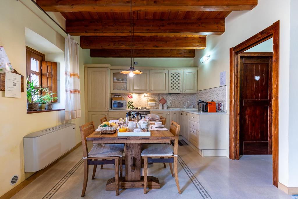 Cucina o angolo cottura di Affittacamere Is Coronas