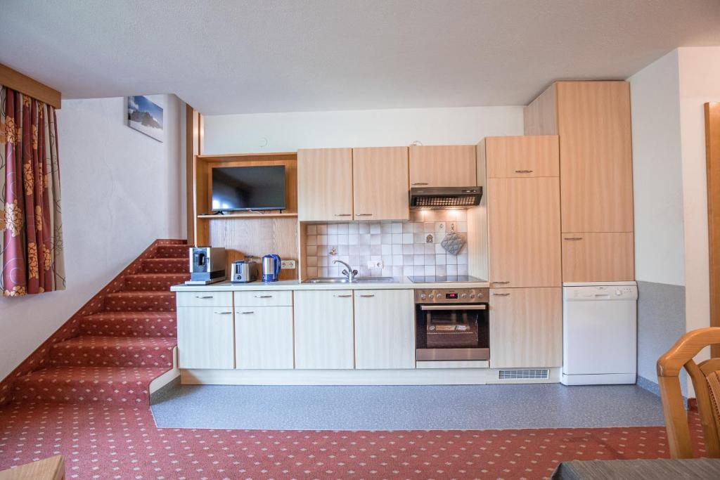 A kitchen or kitchenette at Sportapart Schweighofer Ski-in & Ski-out