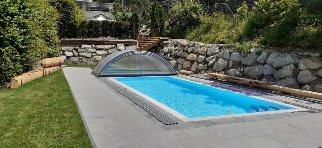 The swimming pool at or close to Sportapart Schweighofer Ski-in & Ski-out