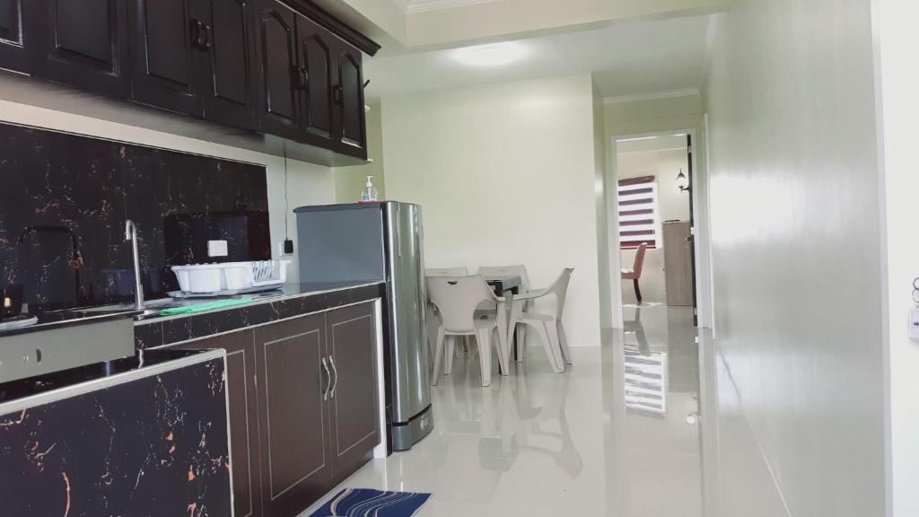 Kuchyň nebo kuchyňský kout v ubytování Avana Hills Boracay Prime Panoramic Suite