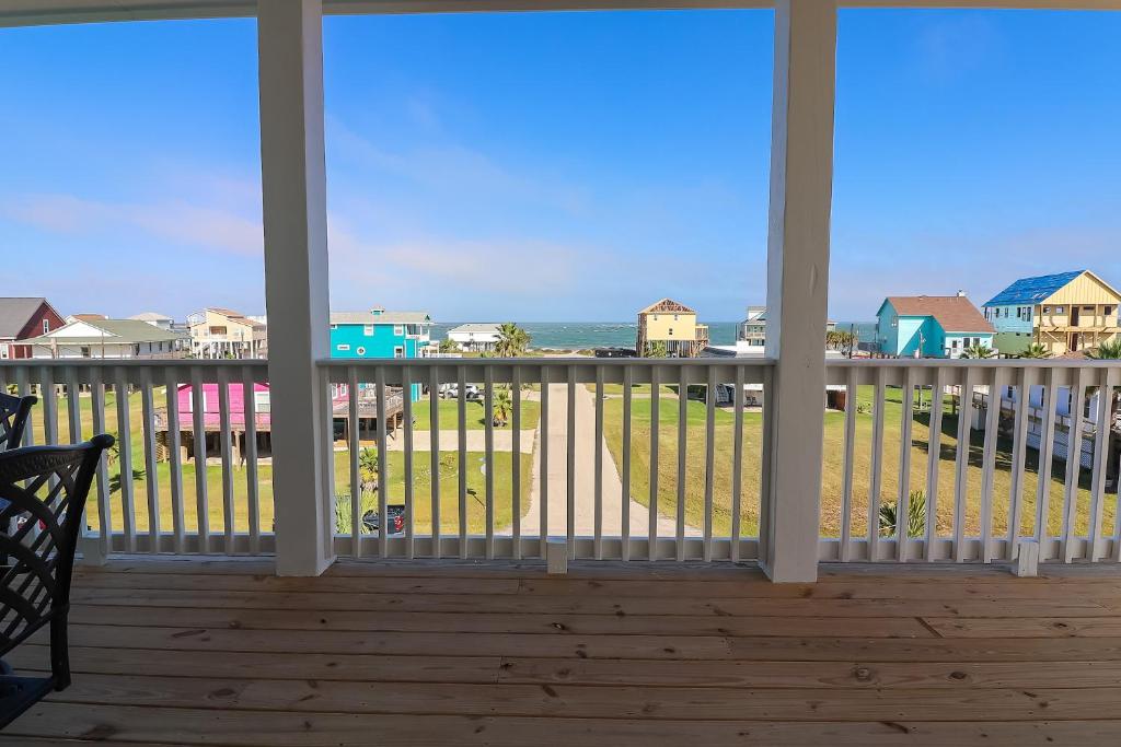 Hot Tub Gulf Views Fireplace BRAND NEW Beach Home in Treasure Island - Housity