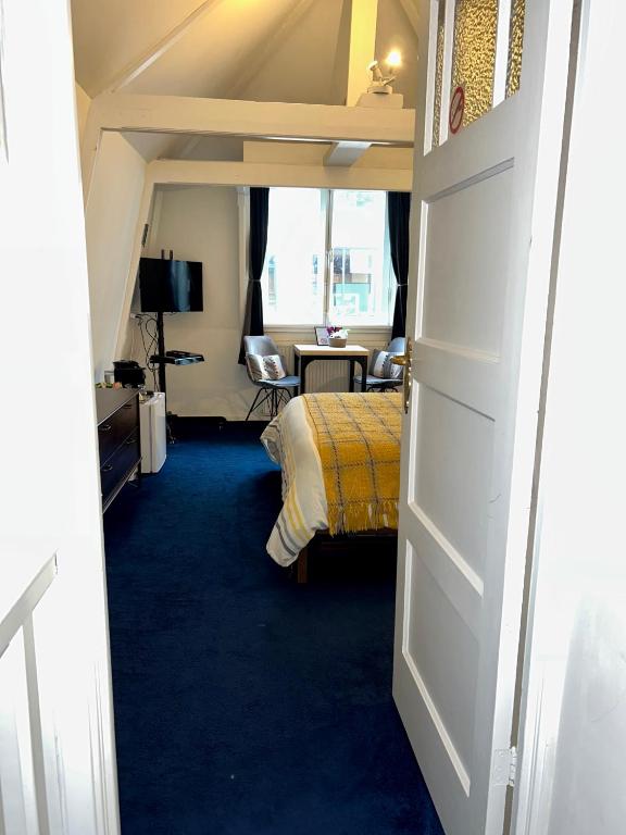 رزرو هتل و هاستل، Amsterdam 4 Holiday Guestrooms, 09197245267