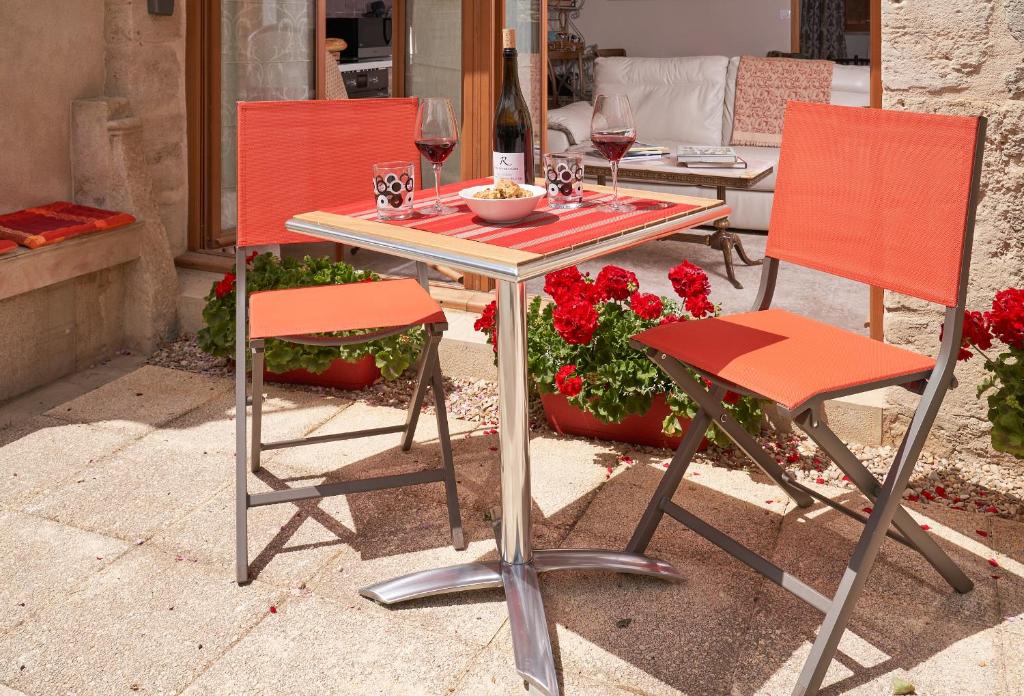 Patio nebo venkovní prostory v ubytování Charmot de Pommard