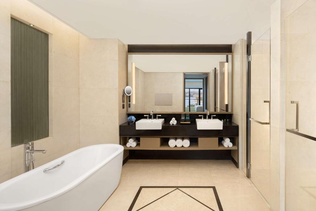 Koupelna v ubytování Radisson Blu Hotel Wuhan ETD Zone