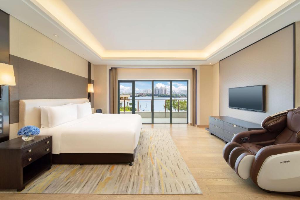 TV a/nebo společenská místnost v ubytování Radisson Blu Hotel Wuhan ETD Zone