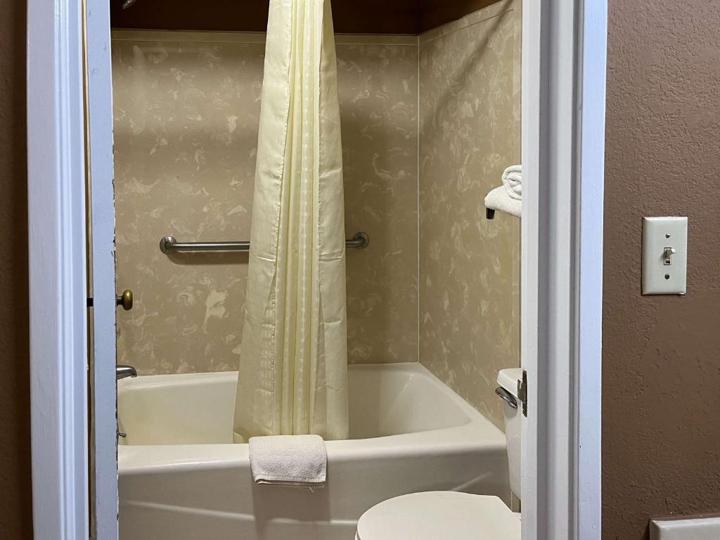 Studio 6 Millington TN - Queen Suite - No Fumadores